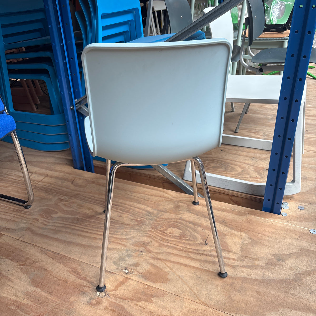 Vitra Hal Kantine / Vergaderstoel | Lichtblauw / Chrome