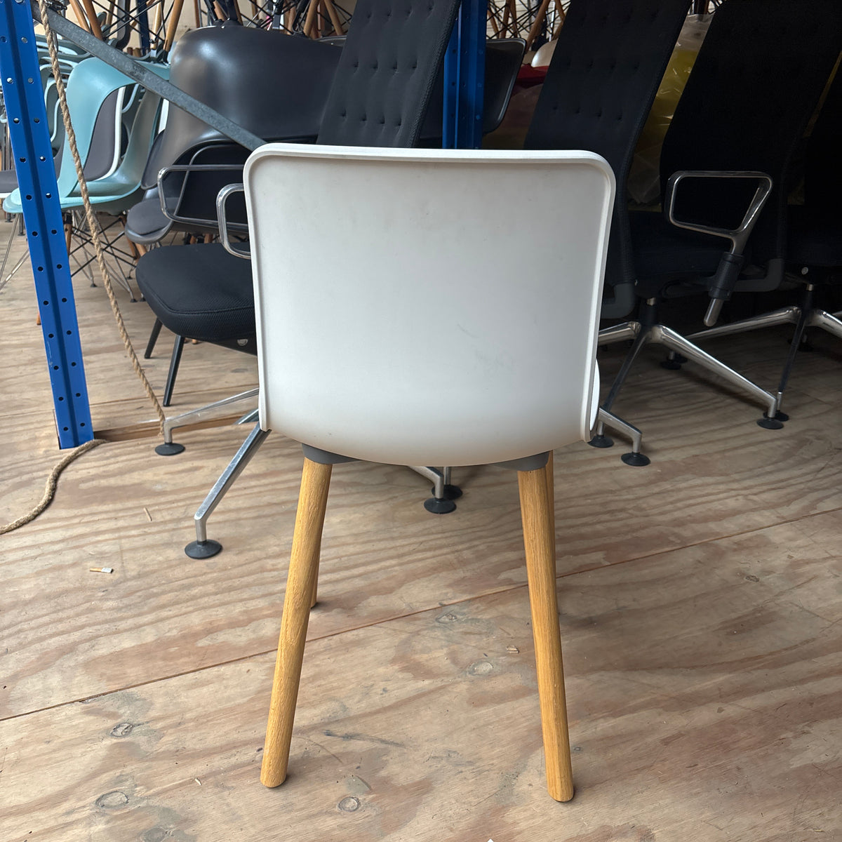 Vitra Hal Kantine / Vergaderstoel | Wit / Hout