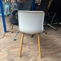 Vitra Hal Kantine / Vergaderstoel | Wit / Hout