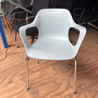 Vitra Hal Kantine / Vergaderstoel | Lichtblauw | Stapelbaar