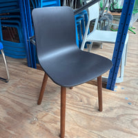 Vitra Hal Kantine / Vergaderstoel | Zwart / Donker Hout
