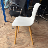 Vitra Hal Kantine / Vergaderstoel | Wit / Hout