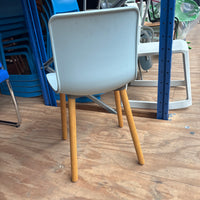 Vitra Hal Kantine / Vergaderstoel | Lichtblauw / Hout