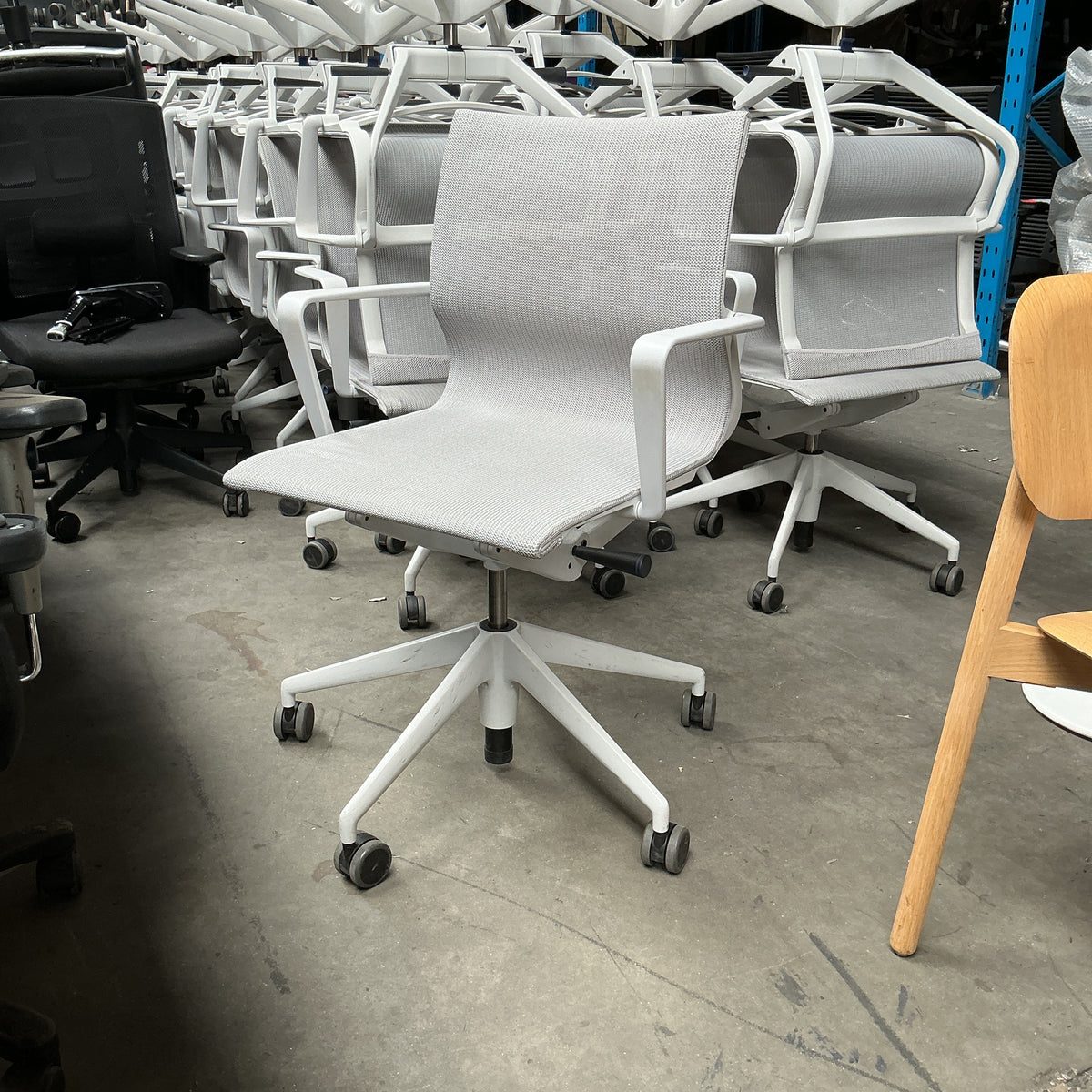Vitra Physix Vergaderstoel | Licht grijs