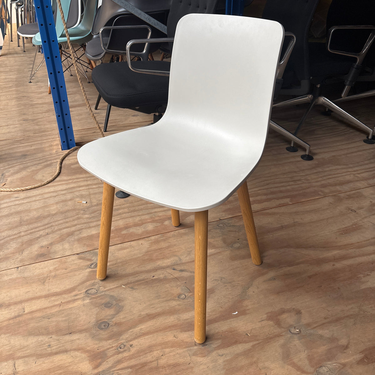Vitra Hal Kantine / Vergaderstoel | Wit / Hout