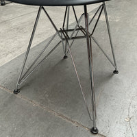 Vitra Eames Plastic Chair DSR | Eetkamerstoel | Zwarte Kuip | Blauw Zitkussen | Chroom