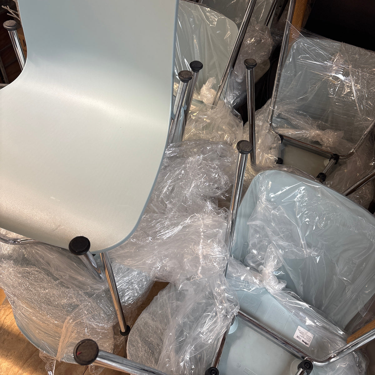 Vitra Hal Kantine / Vergaderstoel | Lichtblauw / Chrome
