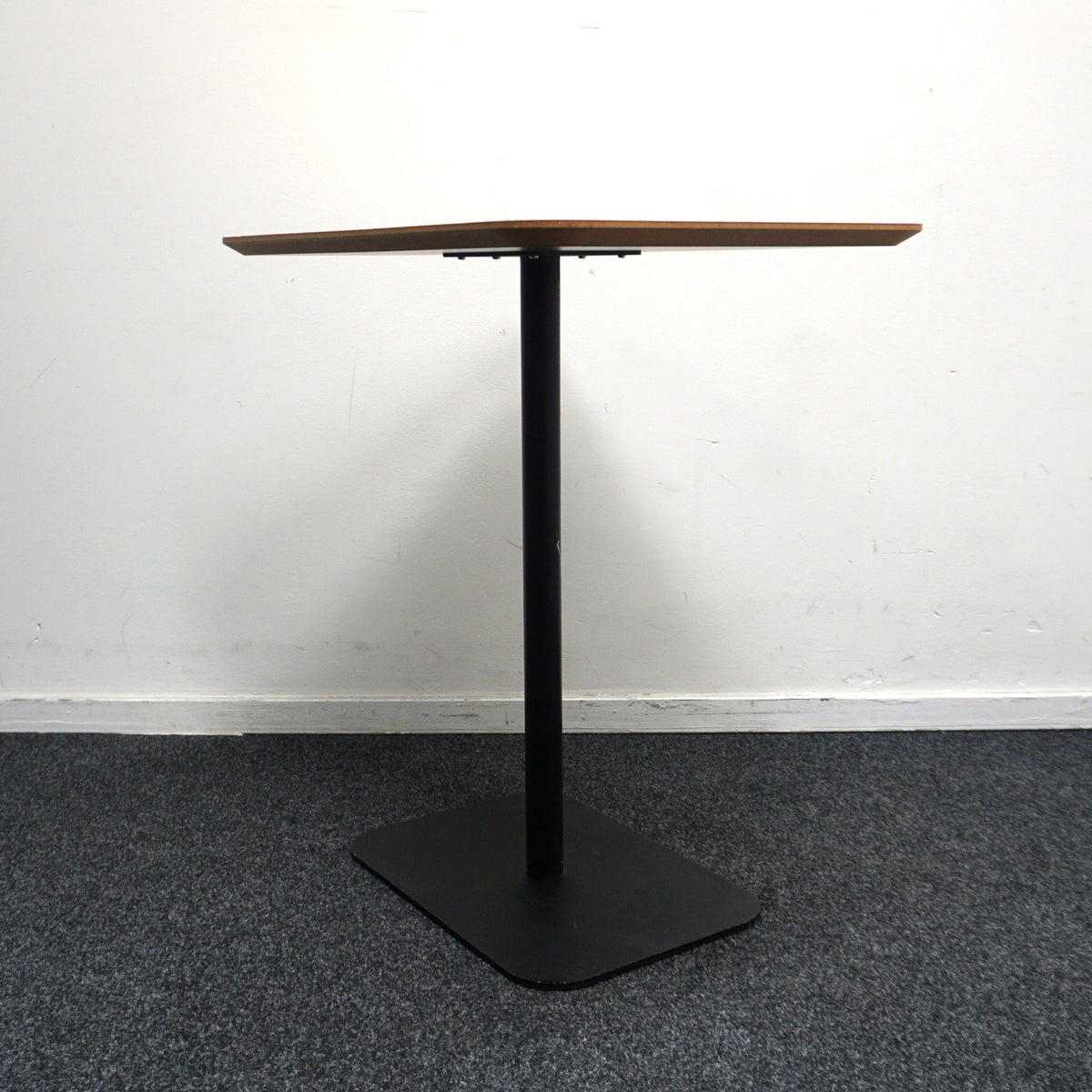 DeVorm MG3 Tafel | Side Table | Eiken / Zwart | 68 x 48 x 73 cm