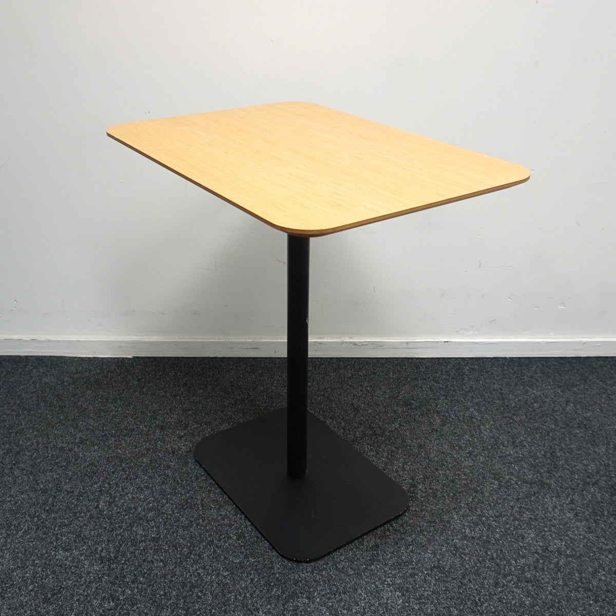 DeVorm MG3 Tafel | Side Table | Eiken / Zwart | 68 x 48 x 73 cm