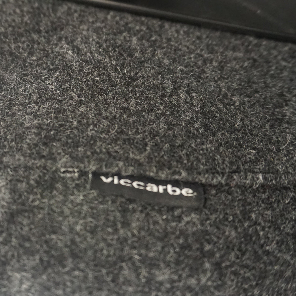 Viccarbe Maarten Soft Upholstery Design Stoel | Donkergrijs