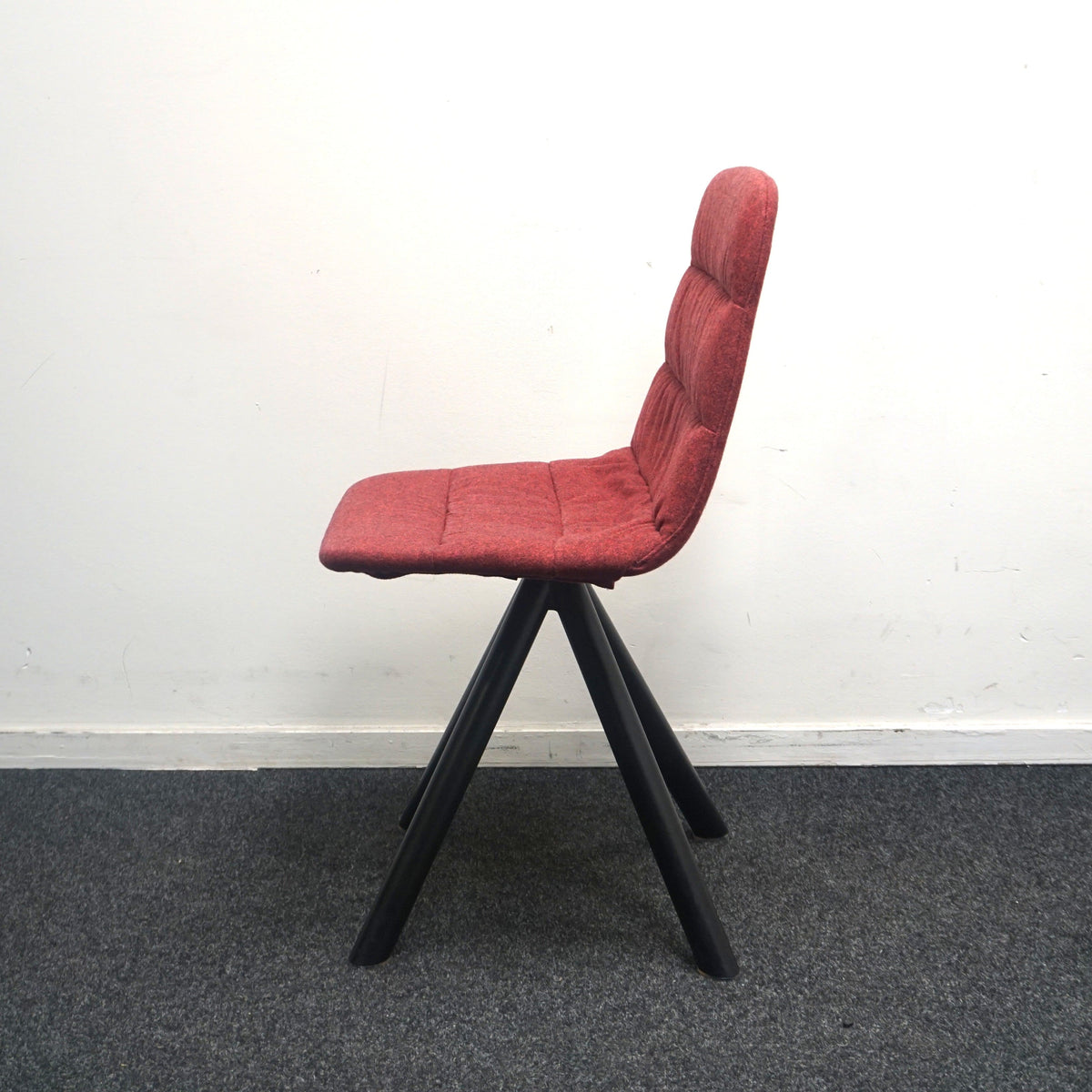 Viccarbe Maarten Soft Upholstery Design Stoel | Bordeauxrood