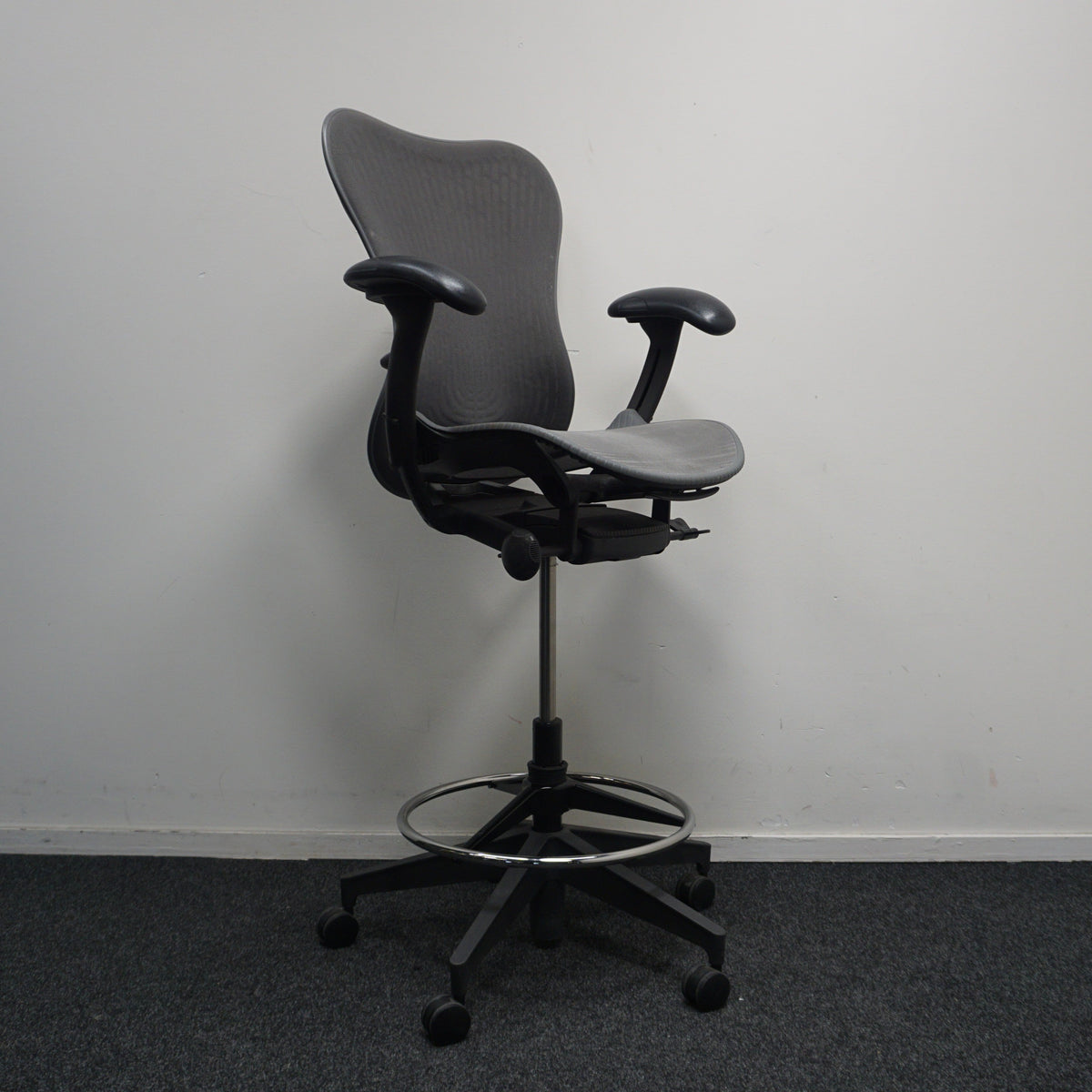 Herman Miller Mirra 2 Baliestoel | Grafit | Stof | Mesh