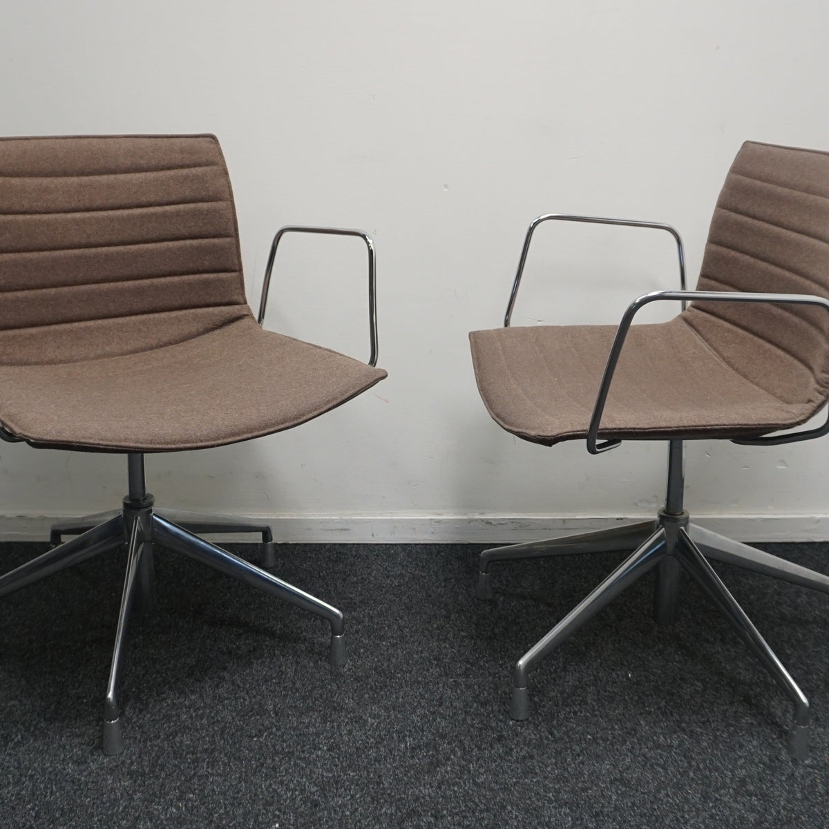 Arper Catifa 53 Design Vergaderstoelen | Bruin | Draaibaar