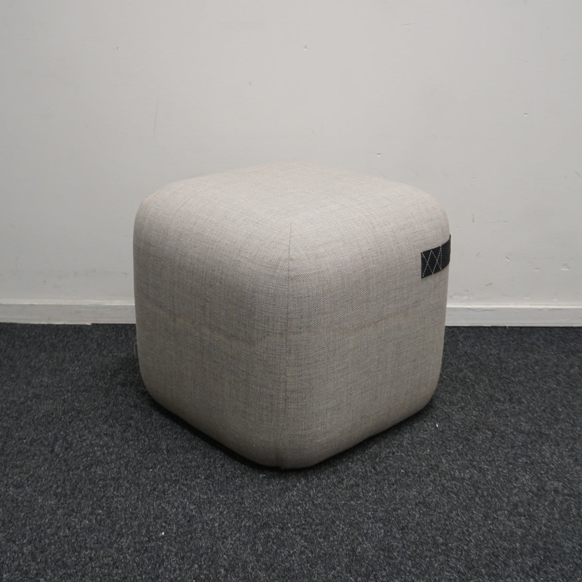 Viccarbe Season Poef | Design kruk | Licht grijs