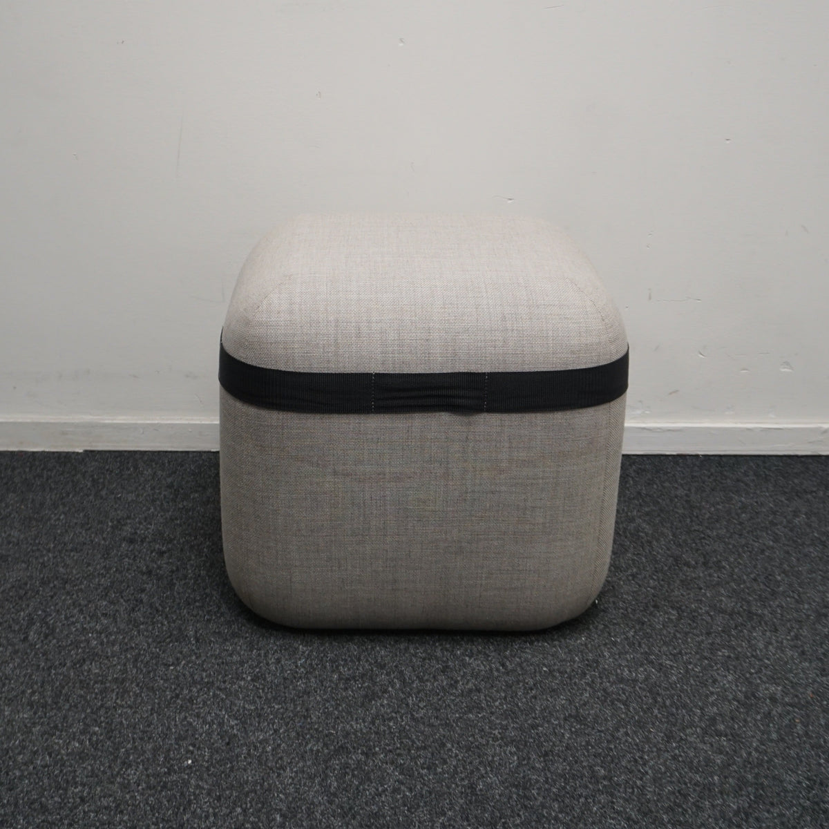 Viccarbe Season Poef | Design kruk | Licht grijs