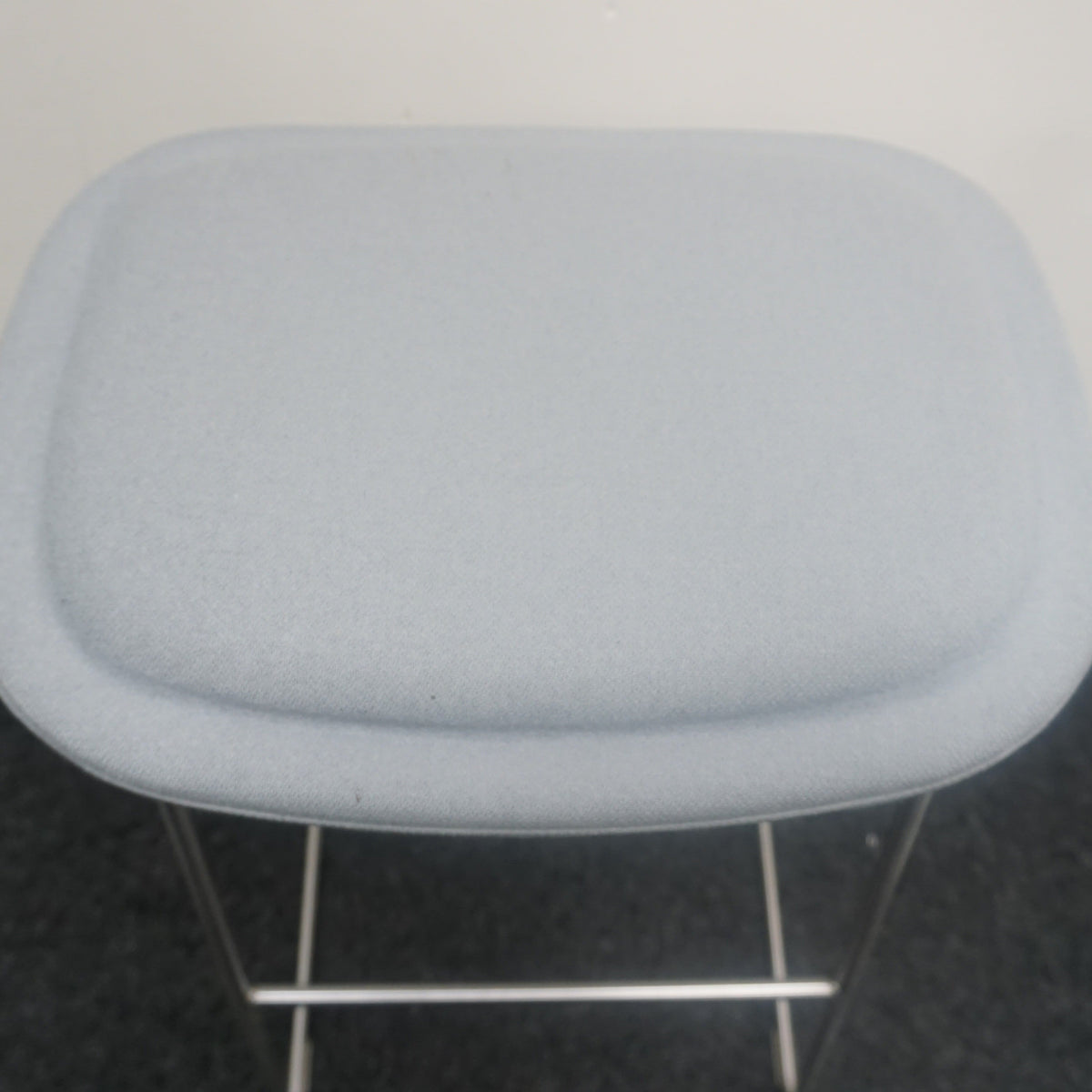Cappellini Hi Pad Stool | Barkruk | Lichtgrijs | ZH 79 cm