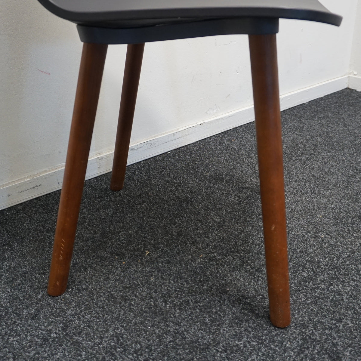 Vitra Hal Wood Design Stoel | Donkerblauw | Donker Hout