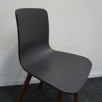 Vitra Hal Wood Design Stoel | Donkerblauw | Donker Hout