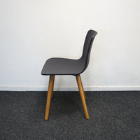 Vitra Hal Wood Design Stoel | Donkerblauw | Hout