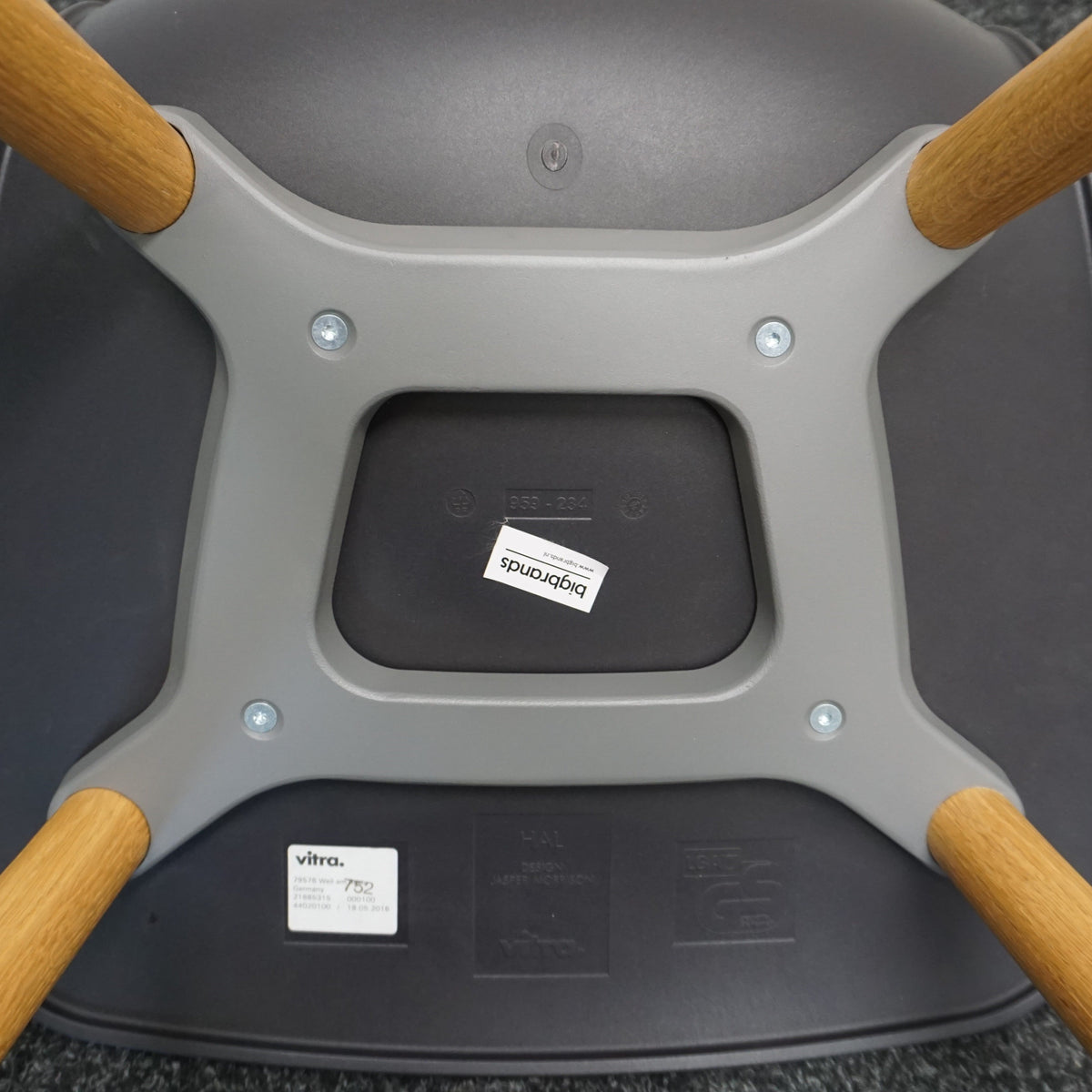 Vitra Hal Wood Design Stoel | Donkerblauw | Hout