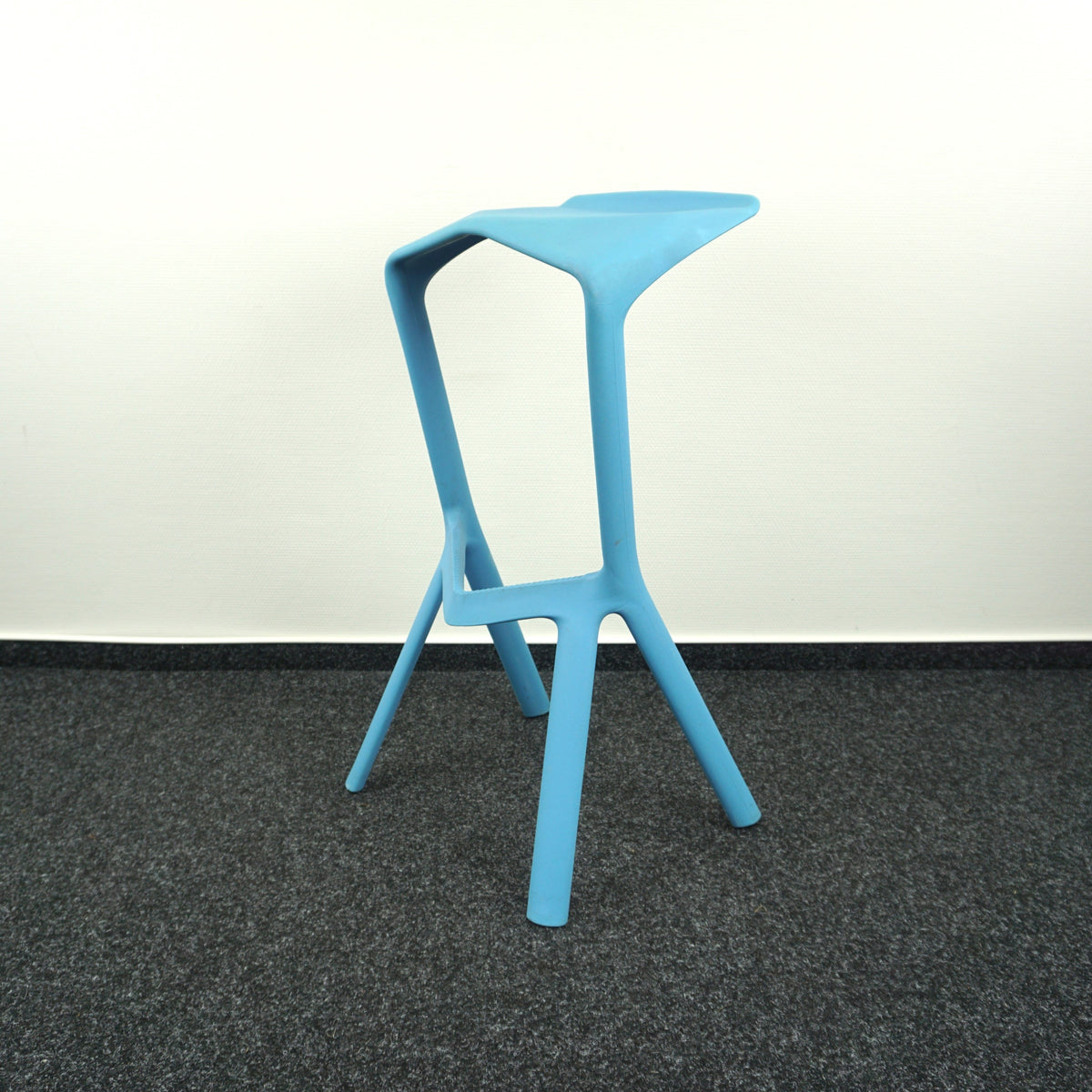 Plank Miura Design Barkruk | Blauw | Zithoogte 78 cm