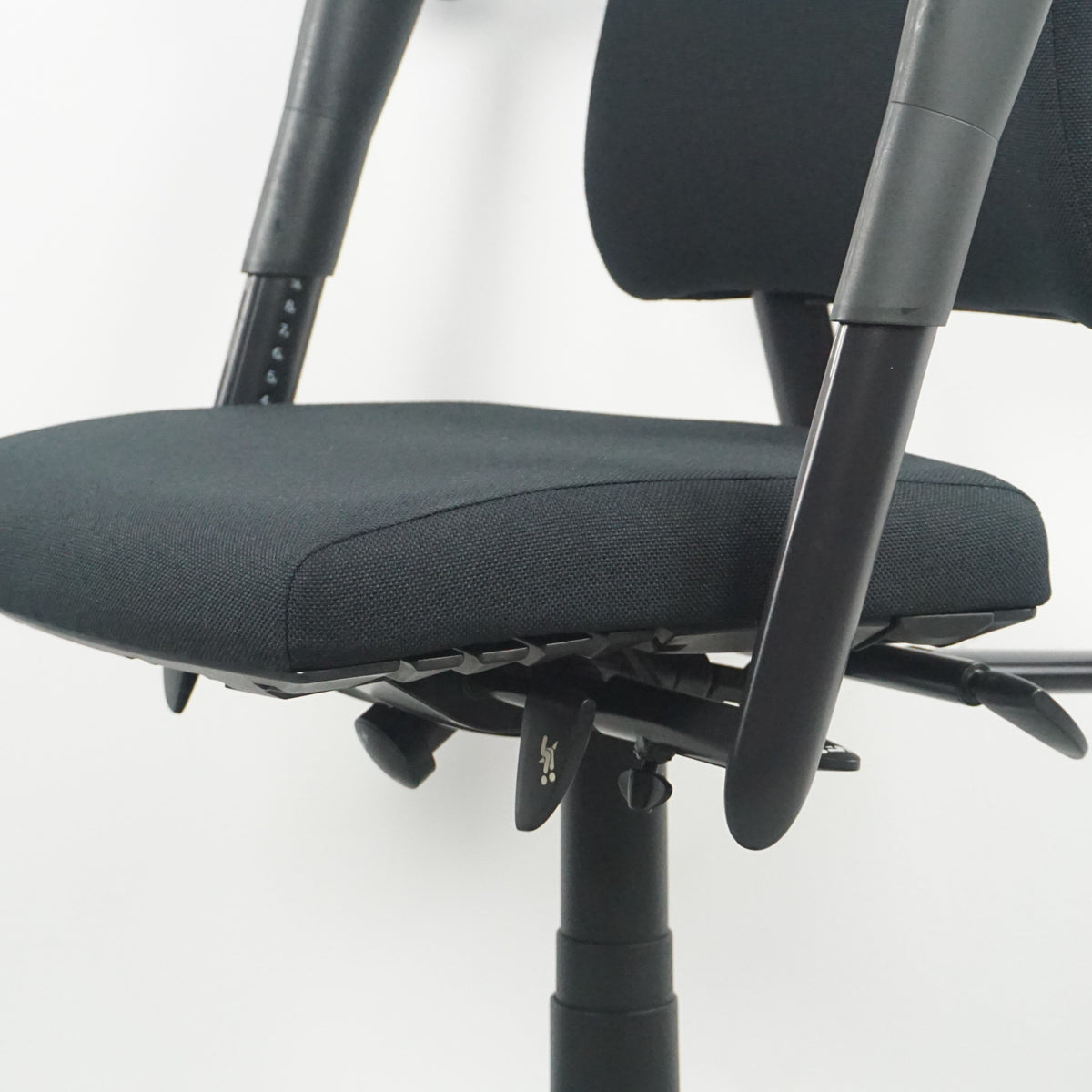 BMA Axia Bureaustoel | Refurbished | Nieuw Gestoffeerd | Zwart