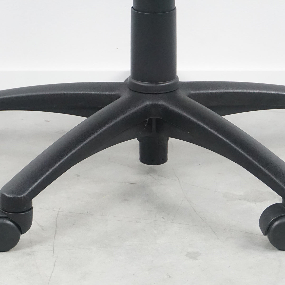 BMA Axia Bureaustoel | Refurbished | Nieuw Gestoffeerd | Zwart