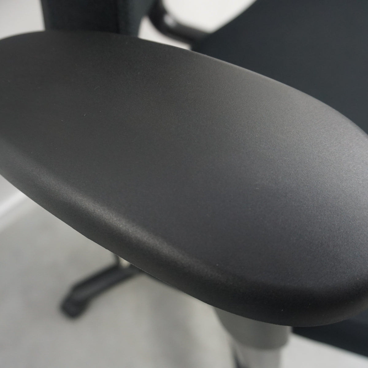 BMA Axia Bureaustoel | Refurbished | Nieuw Gestoffeerd | Zwart