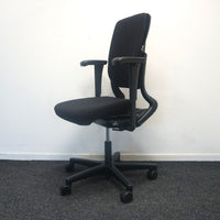 Ahrend 230 Bureaustoel | Hoge Rug | Nieuw Gestoffeerd | Zwart / Zwart