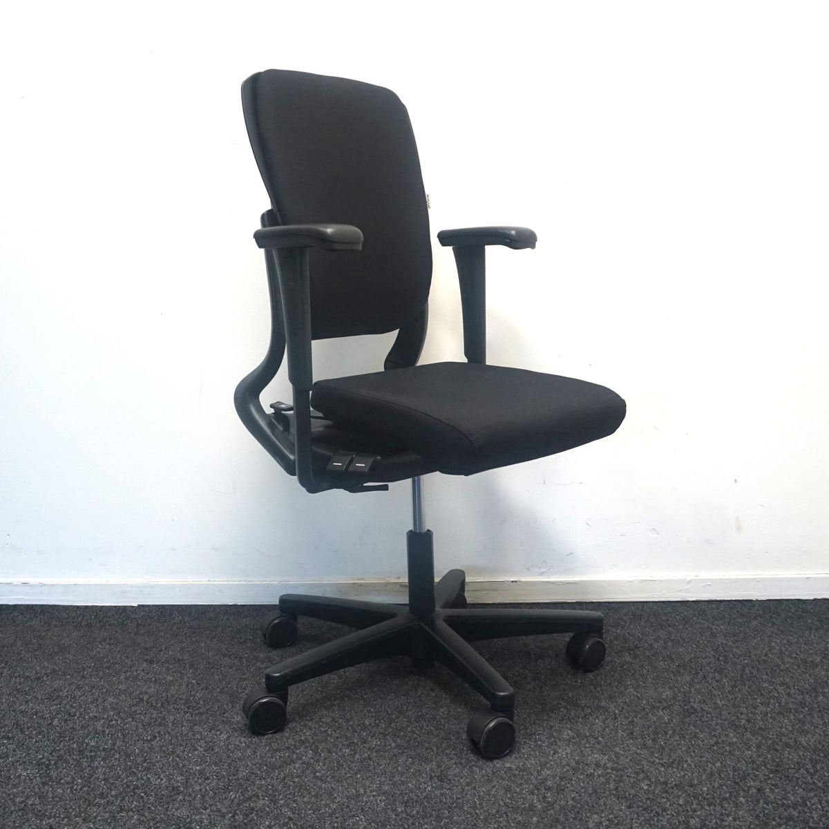 Ahrend 230 Bureaustoel | Hoge Rug | Nieuw Gestoffeerd | Zwart / Zwart