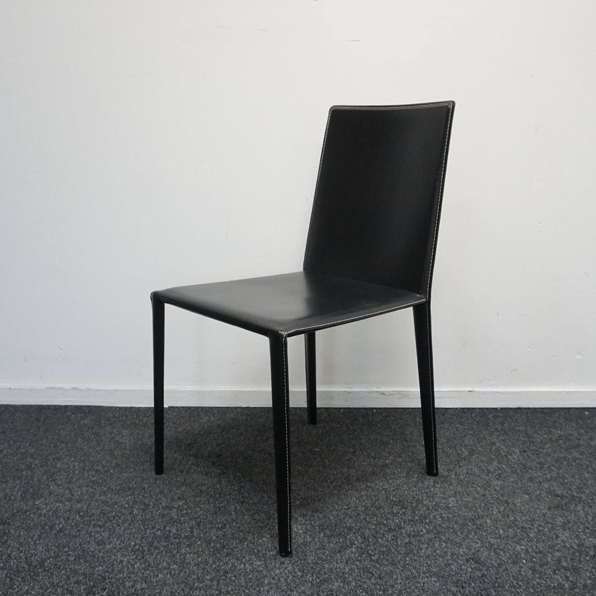 Arper Norma Design Stoel | Leer | Zwart