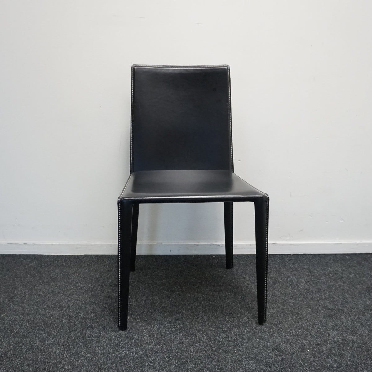 Arper Norma Design Stoel | Leer | Zwart