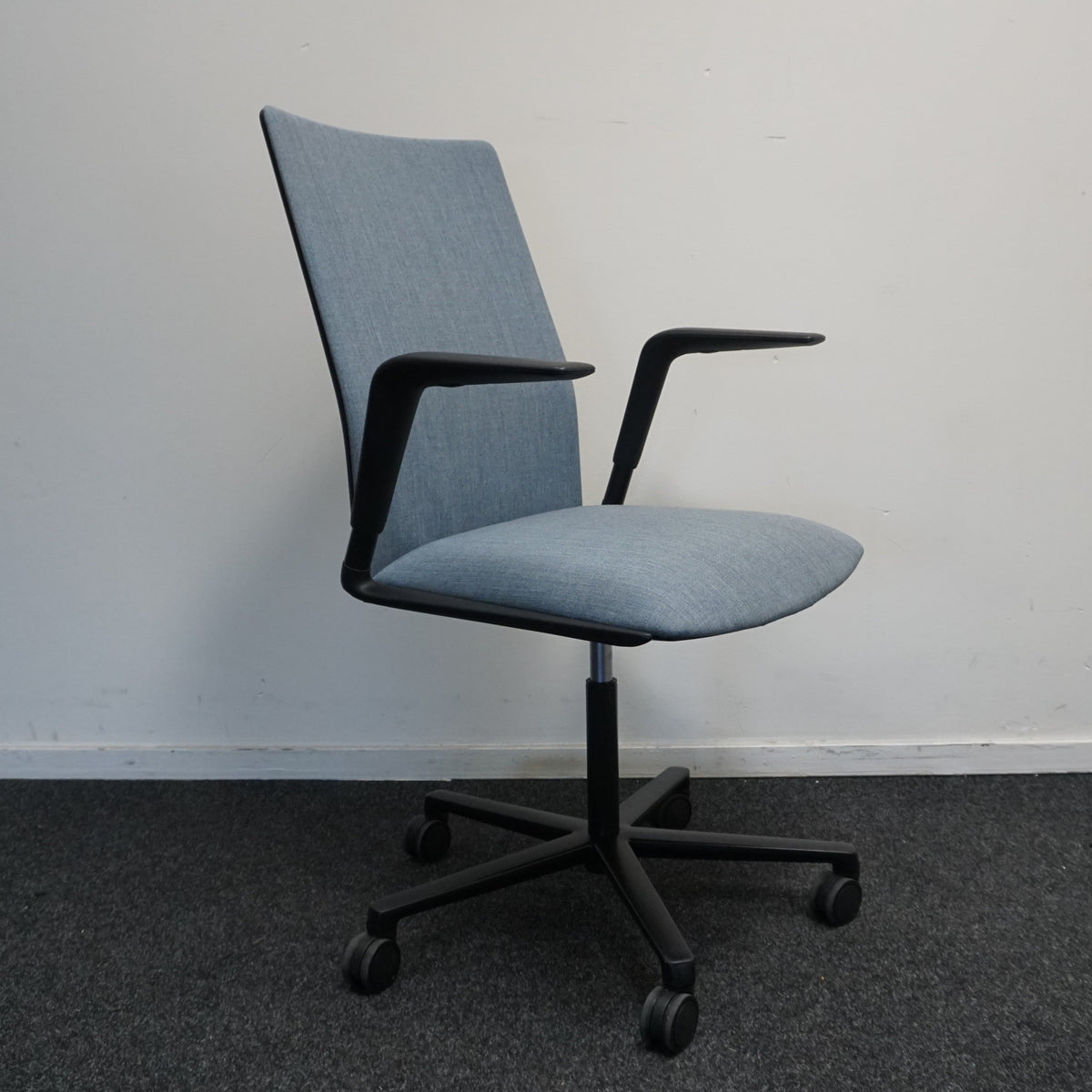 Arper Kinesit Vergaderstoel | Blauw