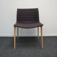 Arper Catifa 53 Design Stoel | Bruin | Gestoffeerd