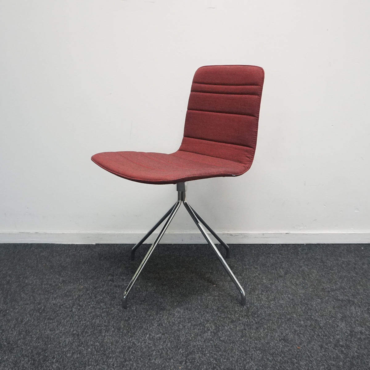 Viccarbe Klip Design Stoel | Rood | Draaibaar