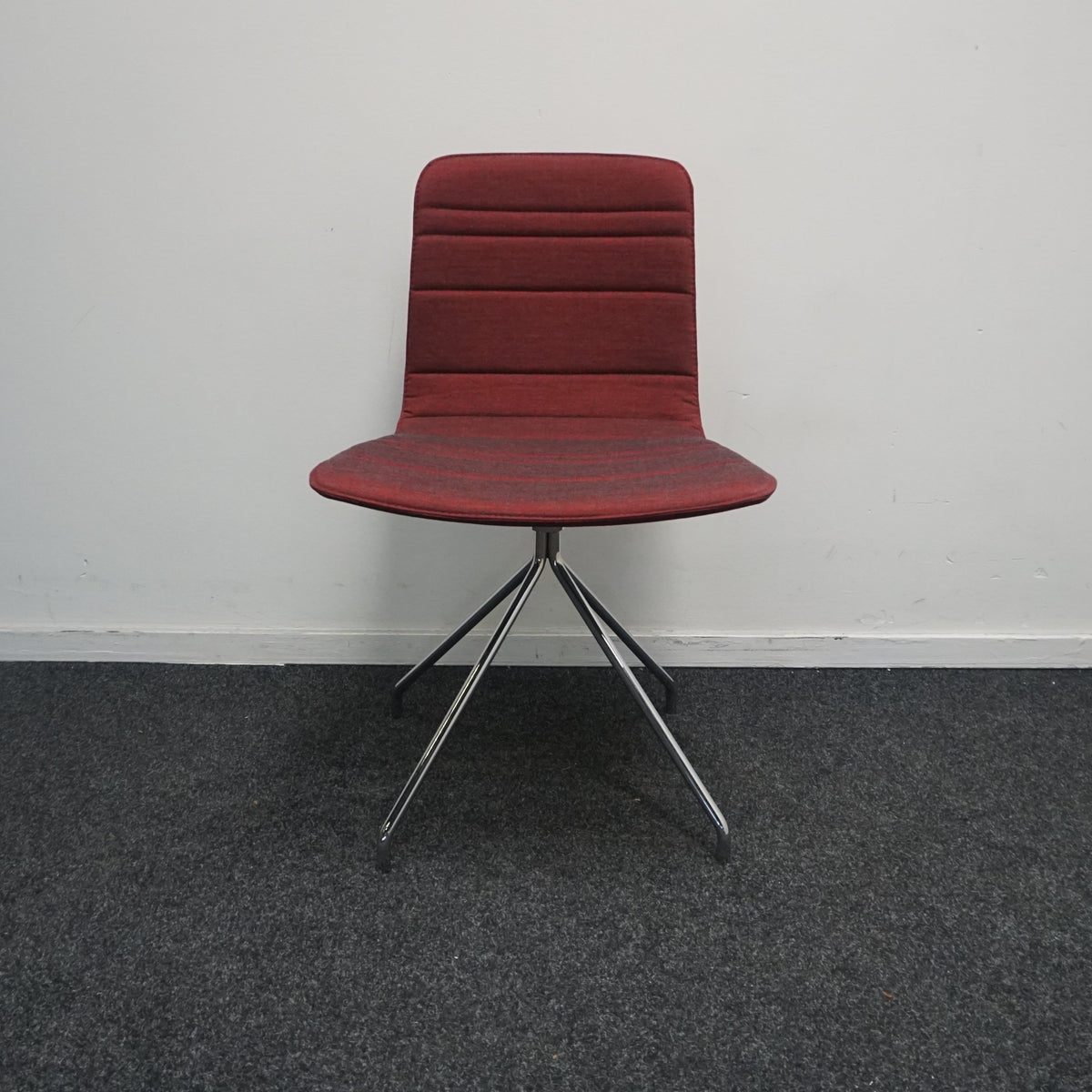 Viccarbe Klip Design Stoel | Rood | Draaibaar