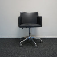 Arper Masai Design Stoel | Zwart Leer | Verrijdbaar