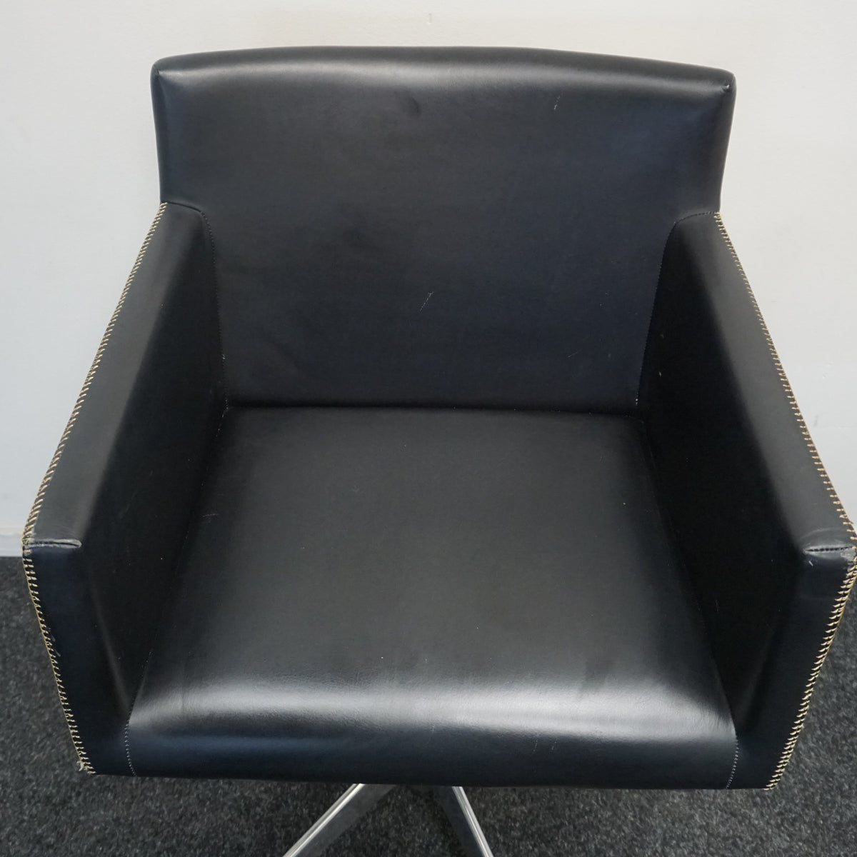 Arper Masai Design Stoel | Zwart Leer | Verrijdbaar