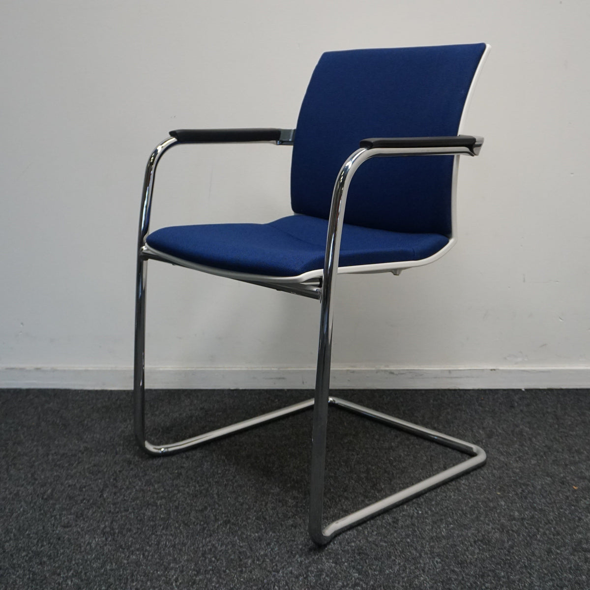 Ahrend Well Vergaderstoel | Donkerblauw / Wit