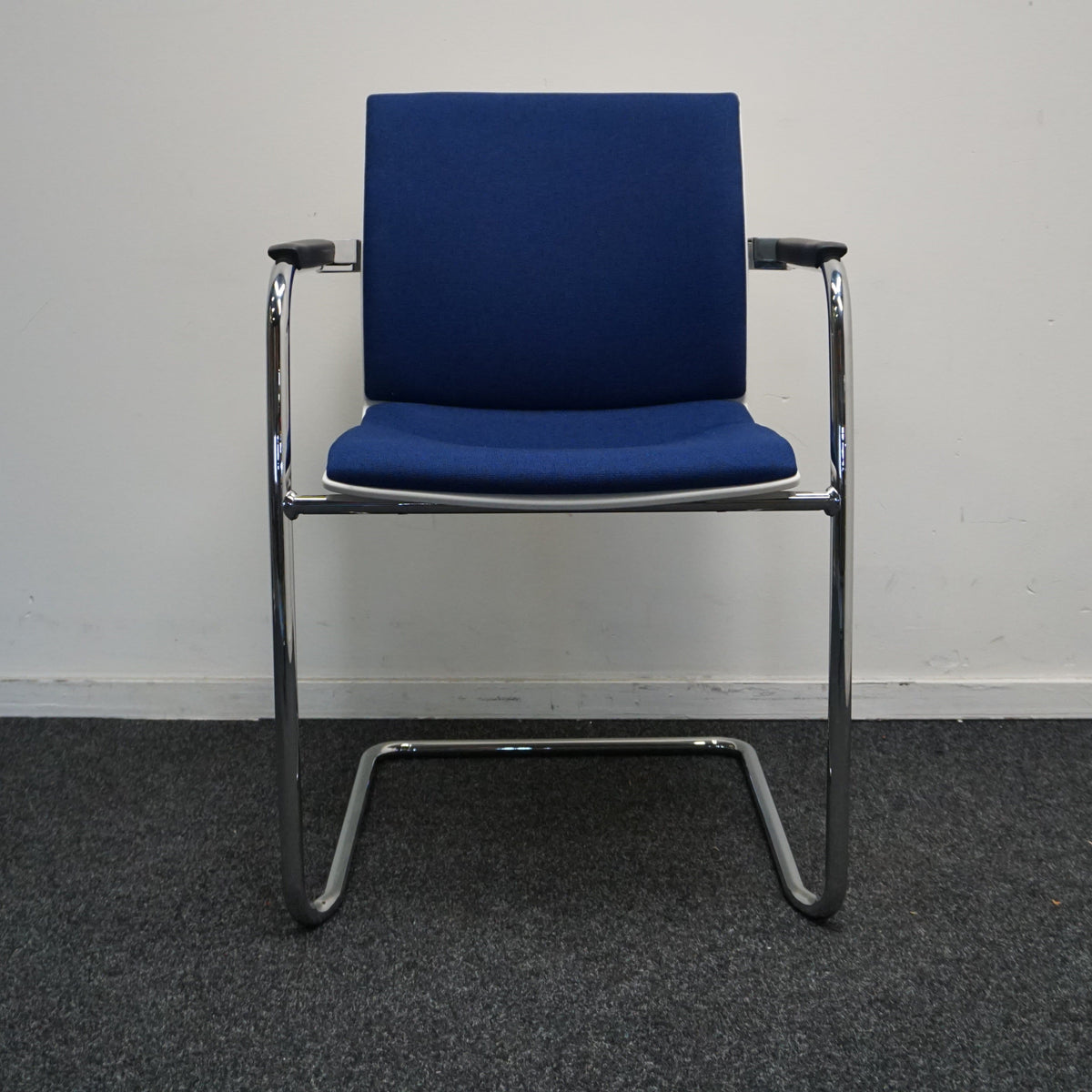 Ahrend Well Vergaderstoel | Donkerblauw / Wit