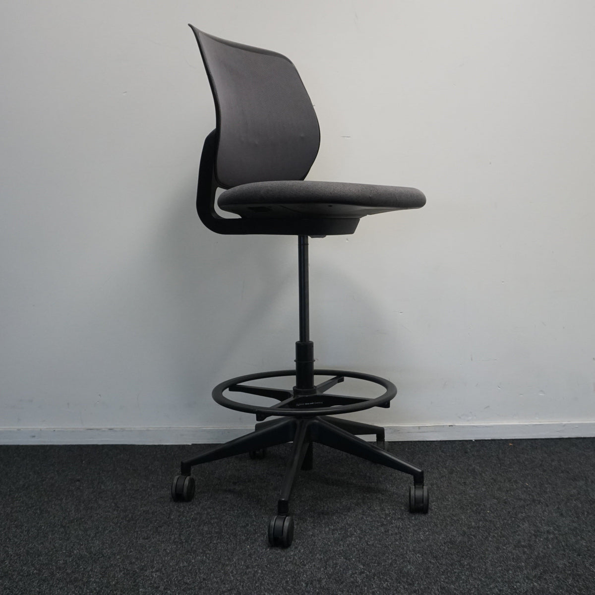 Steelcase Cobi Chair | Baliestoel | Donkergrijs | Zwart