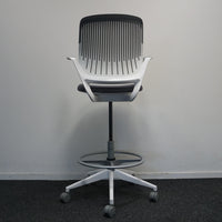 Steelcase Cobi Chair | Baliestoel | Grijs / Wit | Met Armsteunen