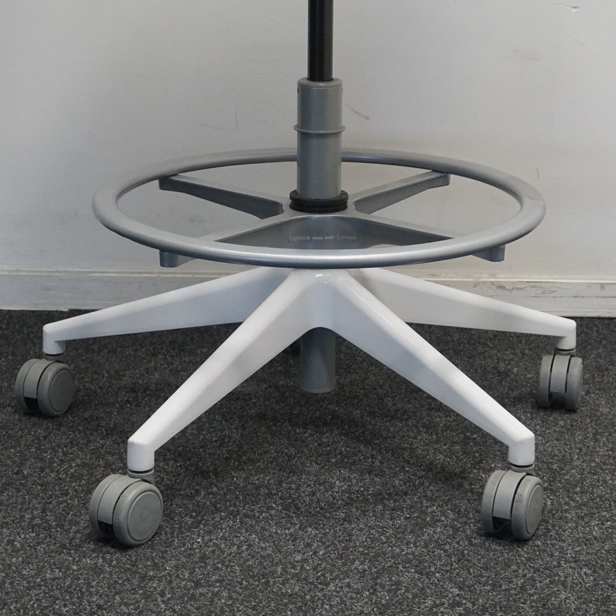 Steelcase Cobi Chair | Baliestoel | Grijs / Wit | Met Armsteunen