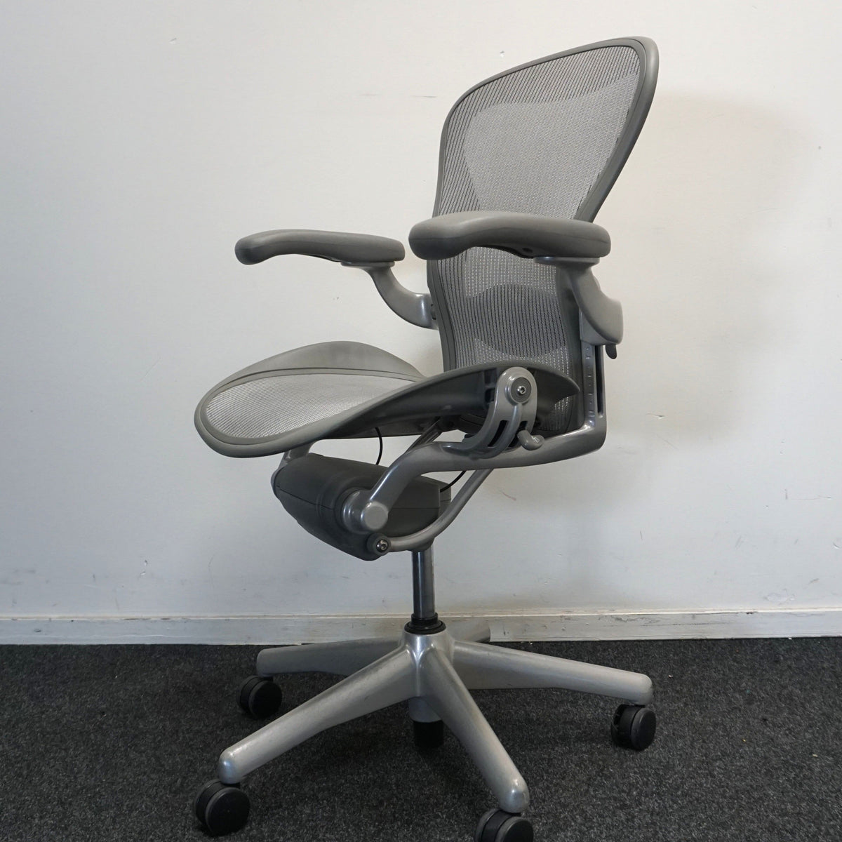 Herman Miller Aeron type B  Bureaustoel | Ergonomisch | Titanium