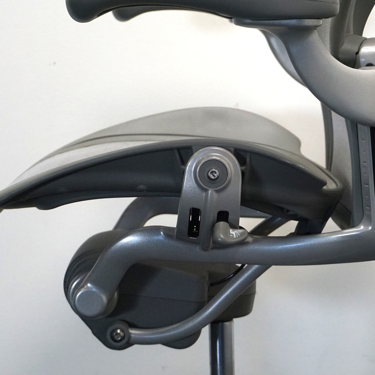 Herman Miller Aeron type B  Bureaustoel | Ergonomisch | Titanium