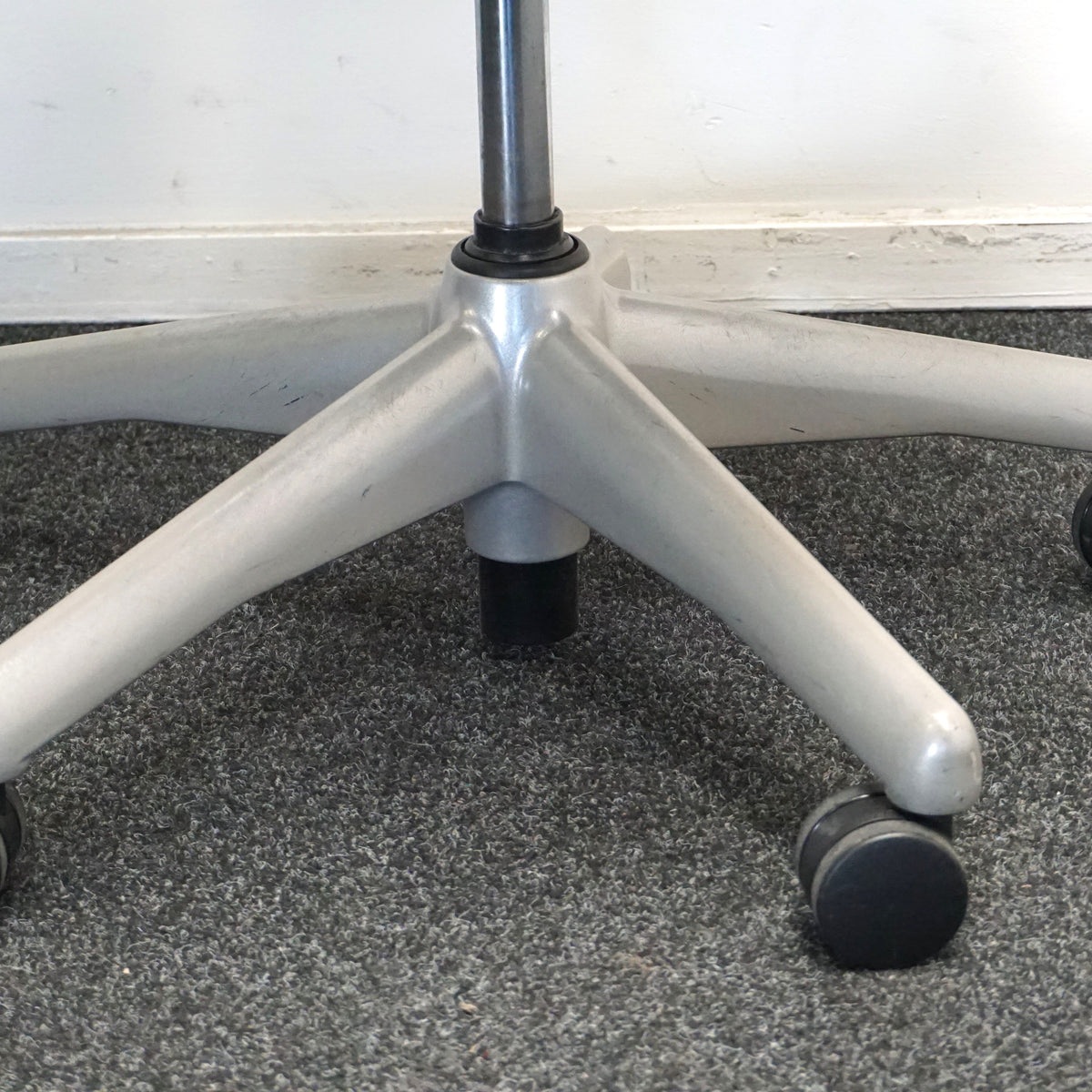 Herman Miller Aeron type B  Bureaustoel | Ergonomisch | Titanium