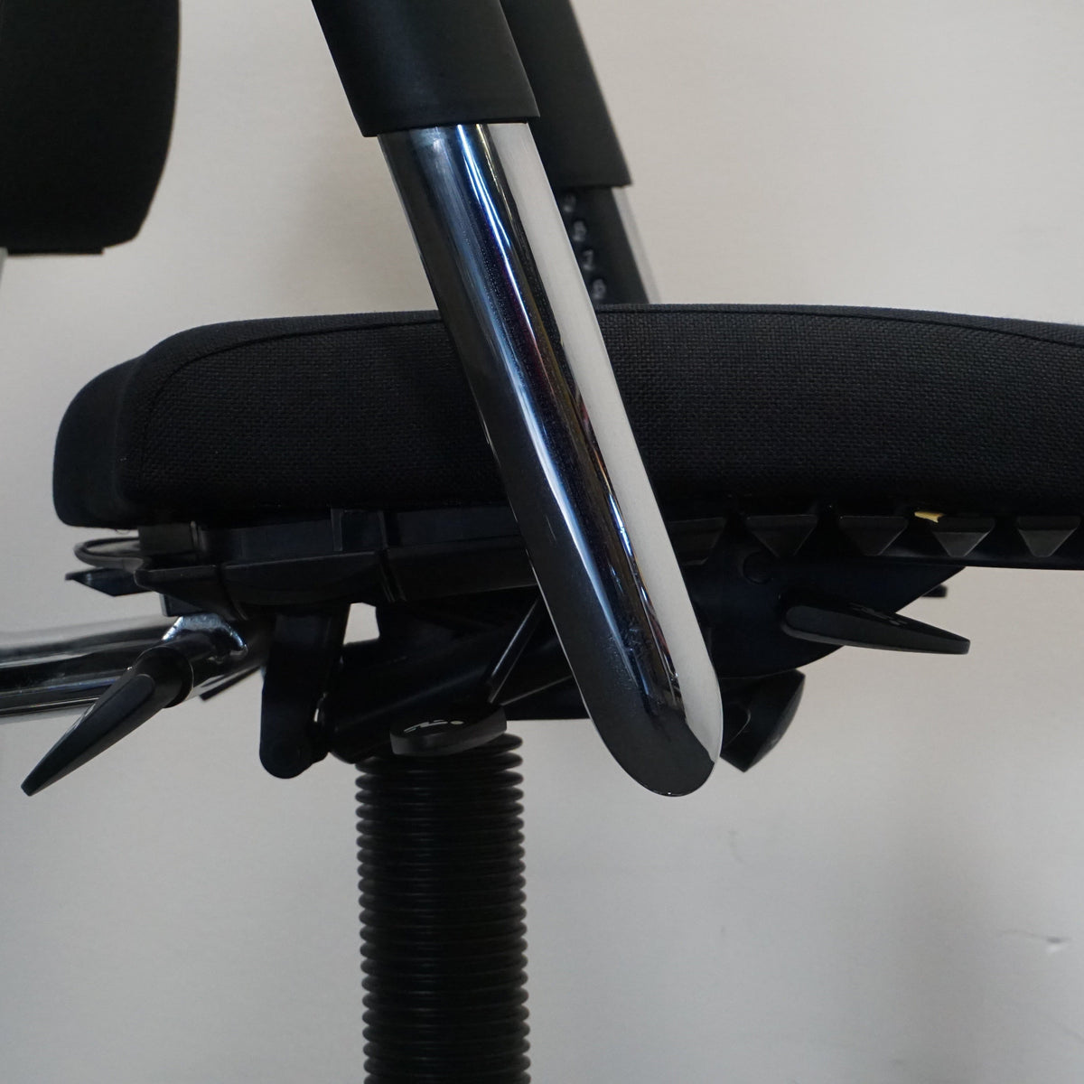 BMA Axia Baliestoel | Zwart | Nieuwe Stof | 4D-Pads