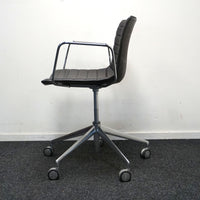 Arper Catifa 53 Design Vergaderstoel | Verrijdbaar | Donkerbruin Leer