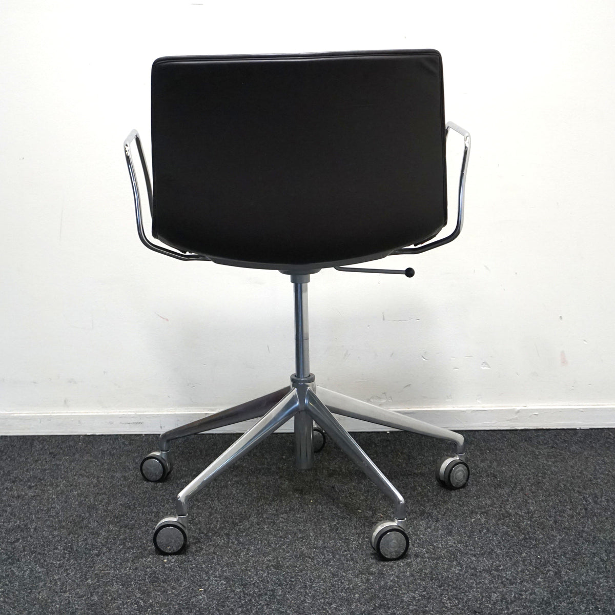 Arper Catifa 53 Design Vergaderstoel | Verrijdbaar | Donkerbruin Leer