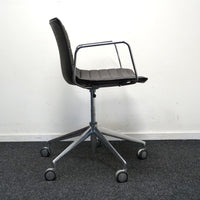 Arper Catifa 53 Design Vergaderstoel | Verrijdbaar | Donkerbruin Leer